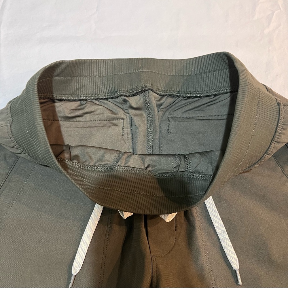 Vuori Meta Green Jogger Performance Comfort Size L - Picture 4 of 16